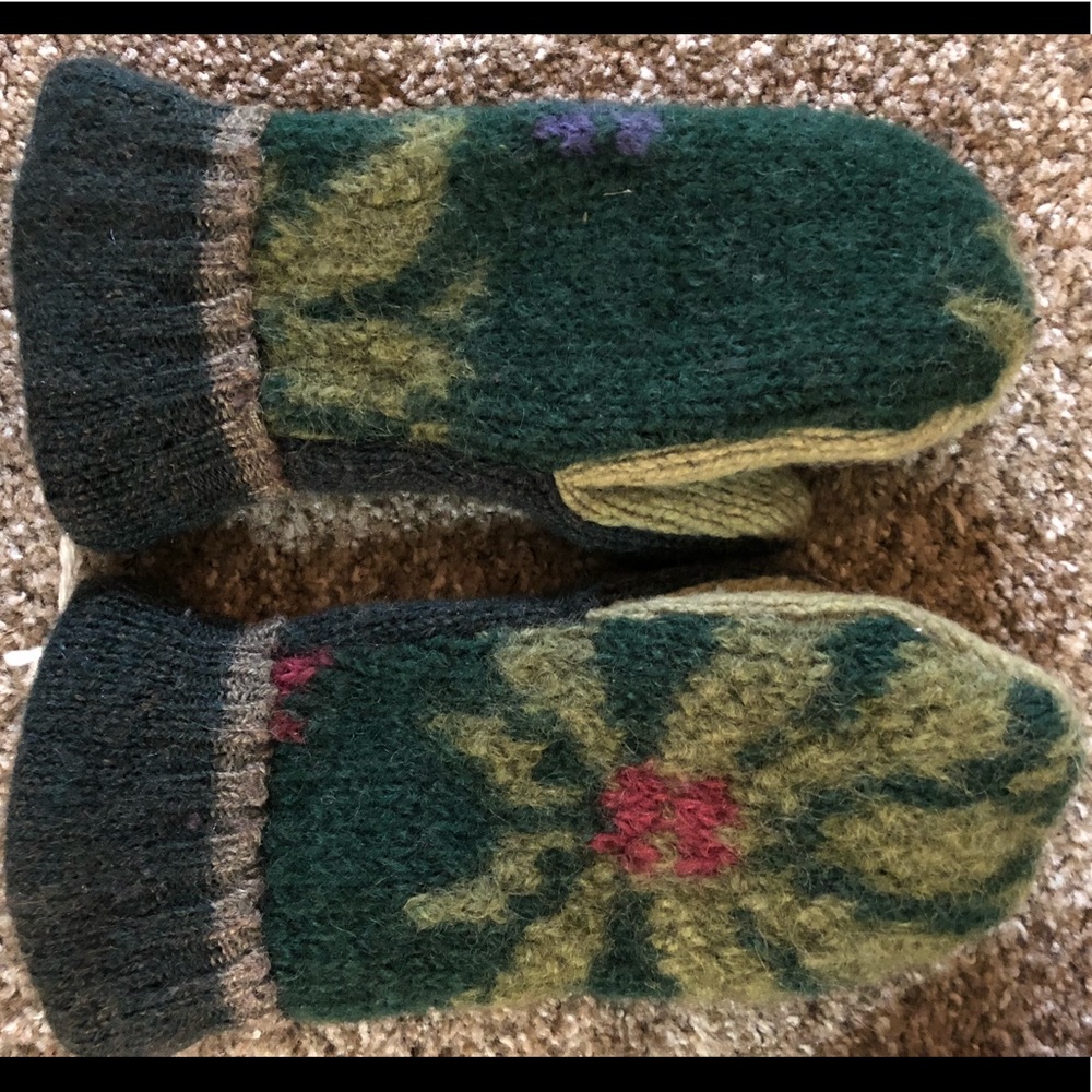 Green Knitted Mittens